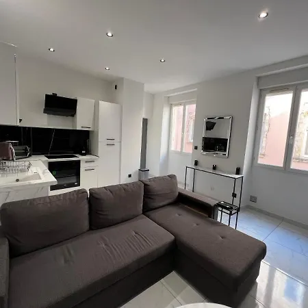 Bel T3 Centre Appartamento Nîmes